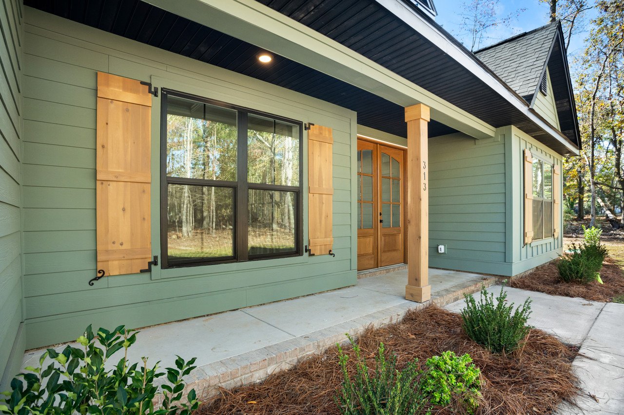 Custom Conquest home built on the owner's land